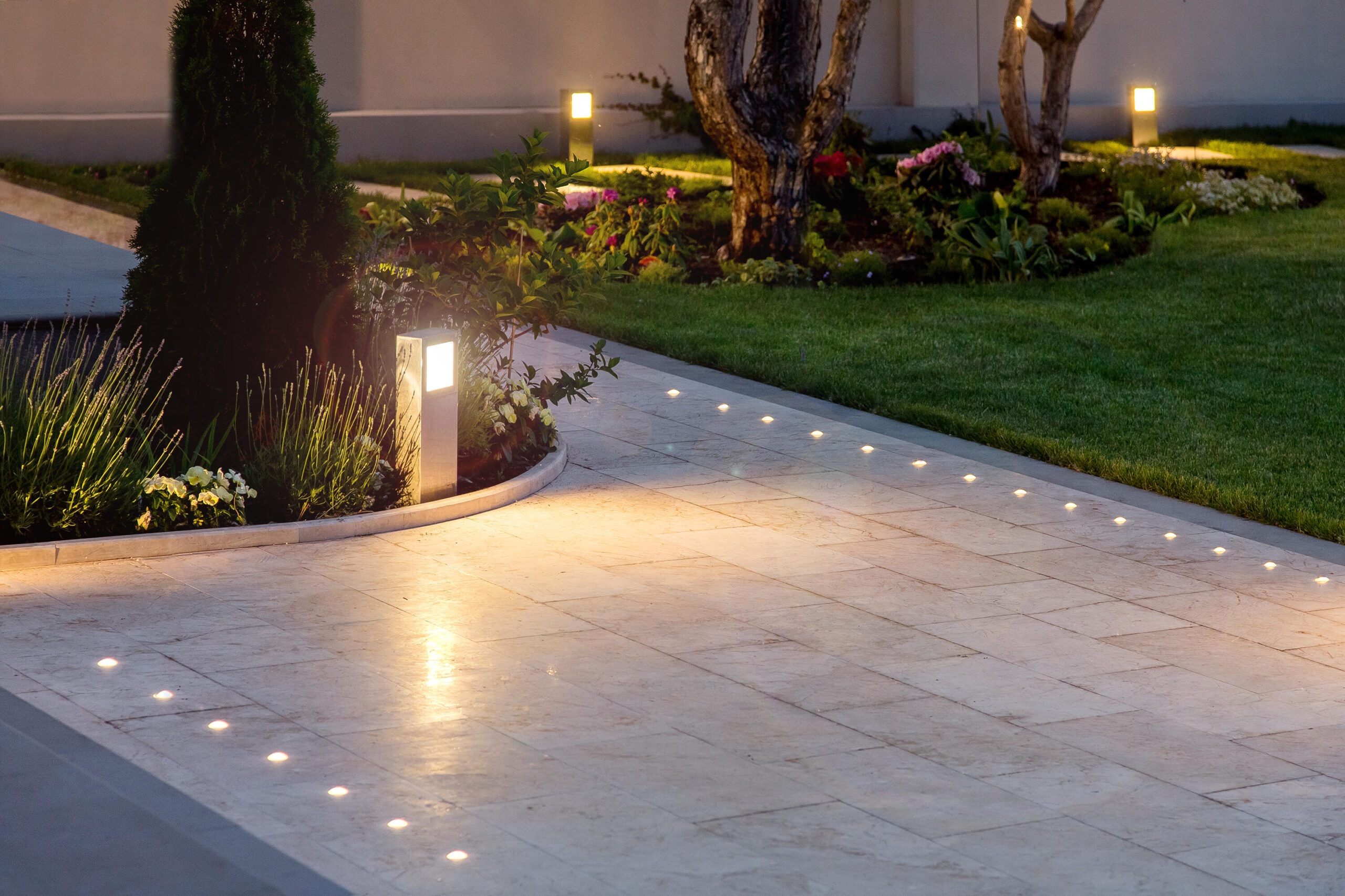 Luxury Landscaping Trend: Lights on Outdoor Spaces